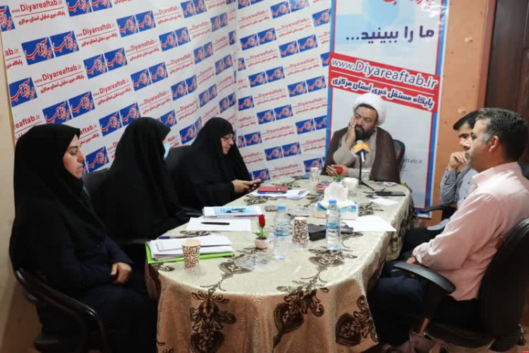 در آستانه روز ملی جمعیت برگزار شد؛ عکس/ میزگرد بررسی بحرانهای سالمندی و نرخ پایین فرزند آوری در استان مرکزی