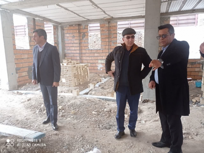 معاون بهداشتی دانشگاه علوم پزشکی اراک از پروژه در حال احداث پایگاه سلامت ارسطو بازدید بعمل اورد