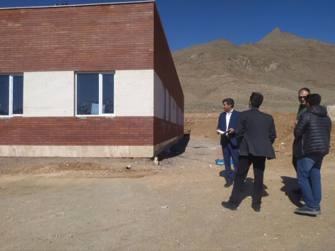 بازدید معاون اجرایی مرکز بهداشت استان مرکزی از پروژه در حال احداث درمانگاه شهباز
