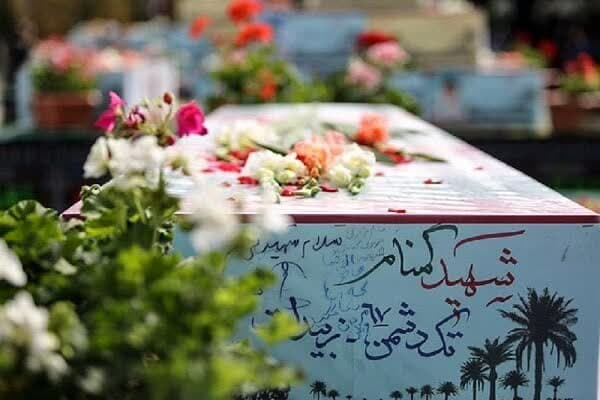 شهید به زمین خشک جانها حیات میبخشد