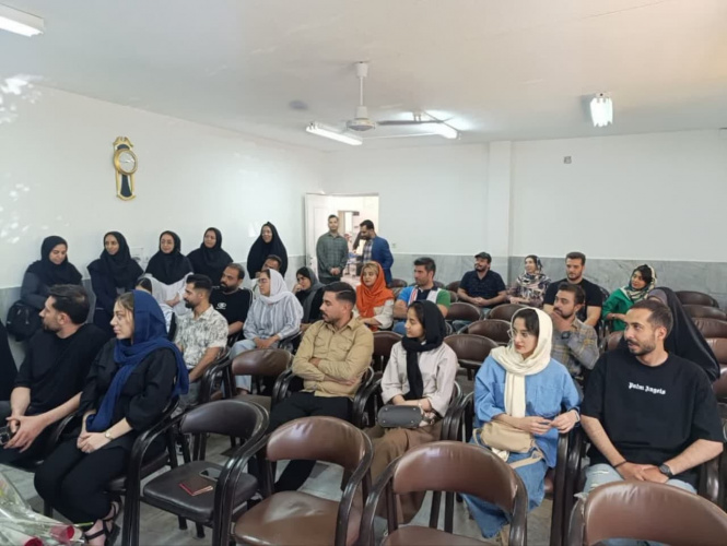 تجلیل از جوانان در حال آموزش هنگام ازدواج و مادران باردار در مرکز پیله‌وری به مناسبت هفته جوانی جمعیت