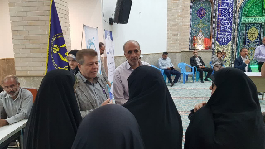 برگزاری میز خدمت حوزه بهداشت و درمان به مناسبت هفته دولت در مسجد النبی کوی کوثر