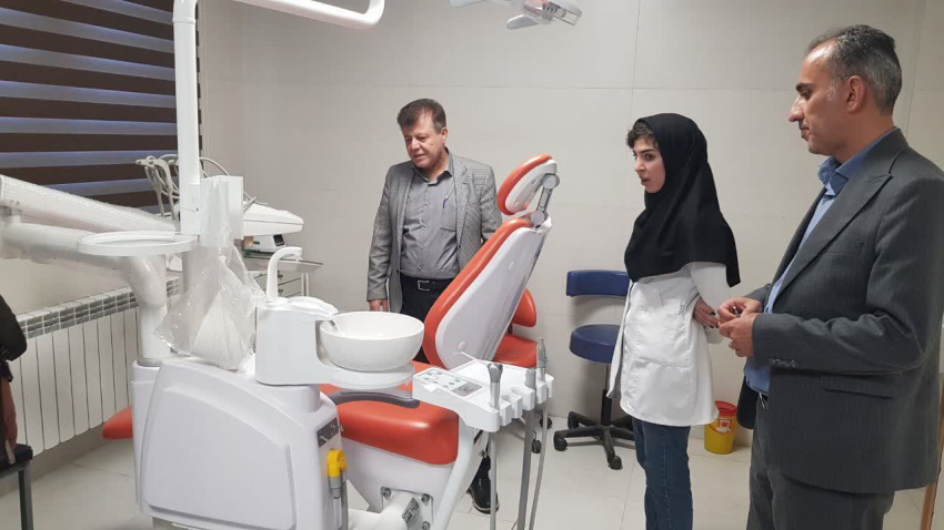 بازدید معاون بهداشت استان از واحد دندانپزشکی مرکز جامع سلامت زینب کبری آشتیان